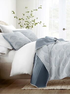 Linens & Hutch Scallop Reversible Quilted Coverlet Set Queen Dusk blue n white